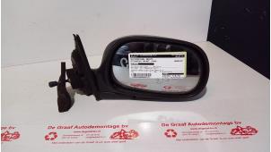 Usagé Rétroviseur droit Mitsubishi Galant (E5/E7/E8) 1.8i,GLi,GLSi 16V Prix € 25,00 Règlement à la marge proposé par de Graaf autodemontage B.V.