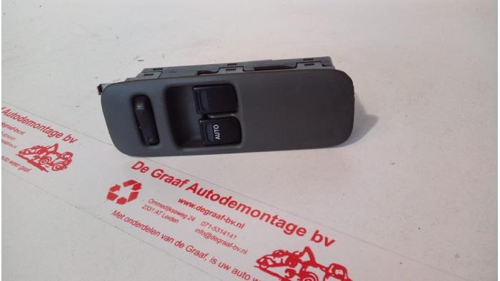 Usados Interruptor combinado de ventanillas Suzuki Wagon-R+ (SR) 1.0 16V Precio € 25,00 Norma de margen ofrecido por de Graaf autodemontage B.V.