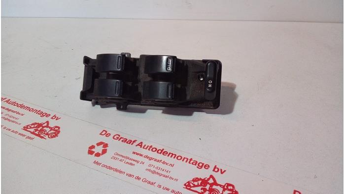 Usados Interruptor combinado de ventanillas Honda Shuttle (RA) 2.3i LS,ES 16V Precio € 40,00 Norma de margen ofrecido por de Graaf autodemontage B.V.