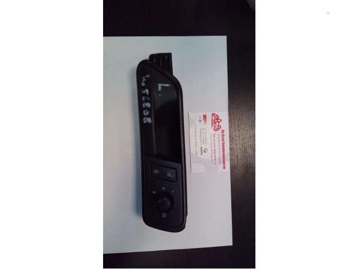 Używane Przelacznik lusterka Volkswagen Caddy III (2KA,2KH,2CA,2CH) 2.0 SDI Cena na żądanie oferowane przez de Graaf autodemontage B.V.