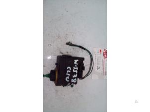 Used Headlight motor Renault Clio (B/C57/357/557/577) 1.2 Eco Kat. Price on request offered by de Graaf autodemontage B.V.