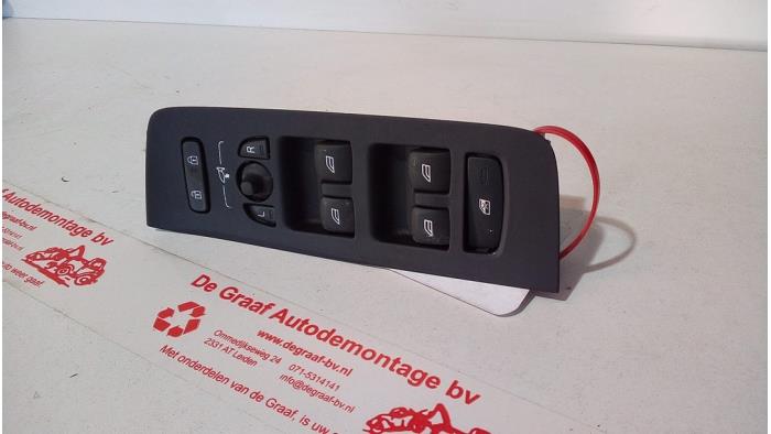 Usados Interruptor combinado de ventanillas Volvo V40 Cross Country (MZ) 1.6 T4 GTDi 16V Precio € 35,00 Norma de margen ofrecido por de Graaf autodemontage B.V.