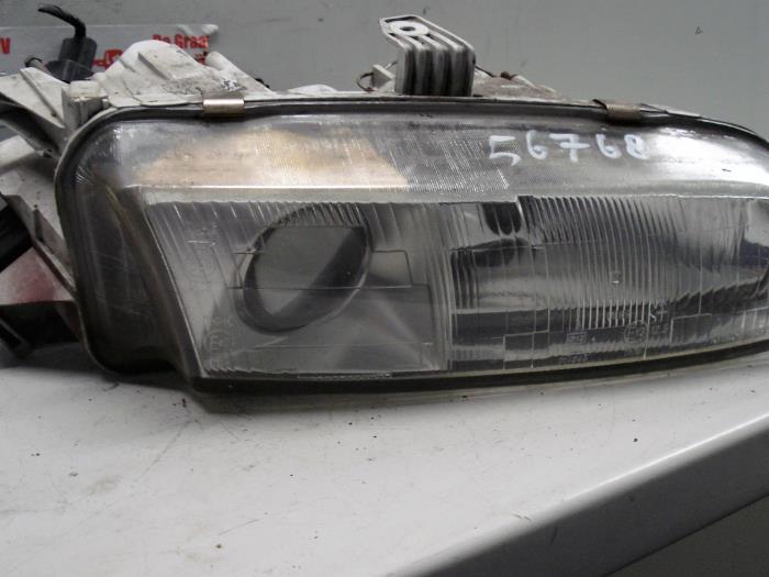 Używane Reflektor prawy Mazda Xedos 6 2.0i V6 24V Cena na żądanie oferowane przez de Graaf autodemontage B.V.