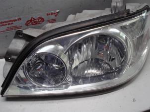 Used Headlight, left Kia Carnival Price on request offered by de Graaf autodemontage B.V.