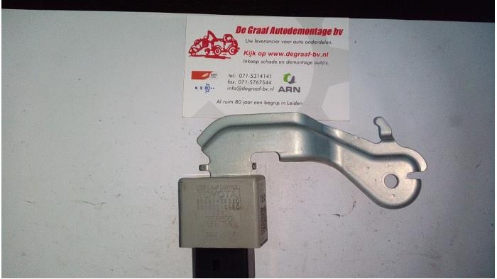 Begagnade Relä Toyota Yaris II (P9) 1.33 16V Dual VVT-I Pris € 25,00 Marginaltabell erbjuds av de Graaf autodemontage B.V.