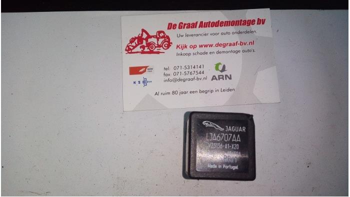 Używane Przekaznik Jaguar XK 8 Convertible 4.0 V8 32V Cena na żądanie oferowane przez de Graaf autodemontage B.V.