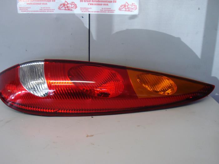 Tylne swiatlo pozycyjne prawe z Nissan Almera Tino (V10M) 1.8 16V 2002
