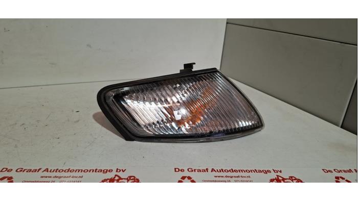 Używane Kierunkowskaz prawy Mazda 626 (GW19) Cena € 15,00 Procedura marży oferowane przez de Graaf autodemontage B.V.