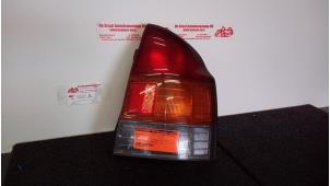Używane Tylne swiatlo pozycyjne prawe Mazda 323 P (BA15) 1.5i 16V Cena na żądanie oferowane przez de Graaf autodemontage B.V.
