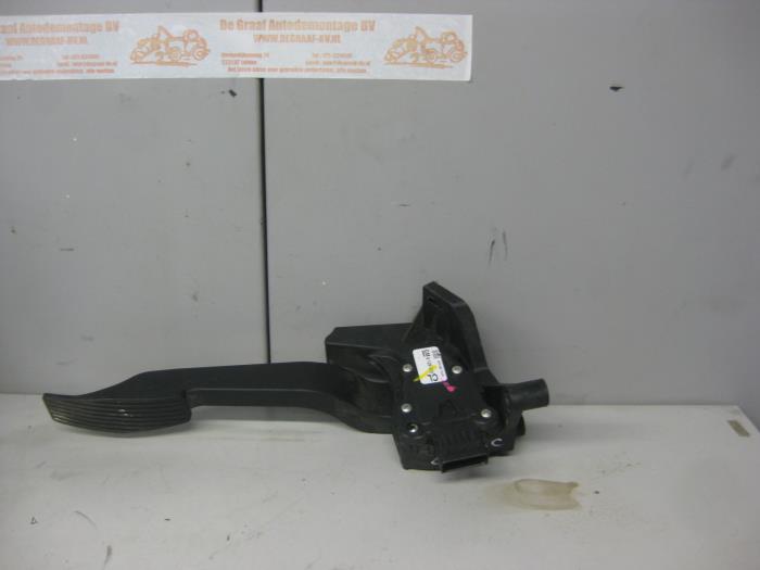 Accelerator pedal from a Opel Corsa 2006