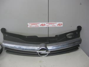 Used Grille Opel Astra H SW (L35) 1.6 16V Twinport Price on request offered by de Graaf autodemontage B.V.
