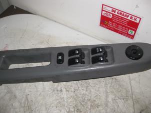 Used Multi-functional window switch Kia Rio (DC22/24) 1.3 Price on request offered by de Graaf autodemontage B.V.