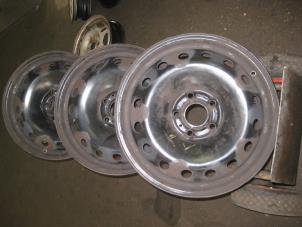 Used Set of wheels Renault Laguna Price on request offered by de Graaf autodemontage B.V.