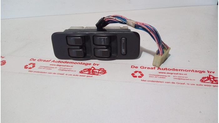 Usados Interruptor combinado de ventanillas Daihatsu Applause Precio € 30,00 Norma de margen ofrecido por de Graaf autodemontage B.V.