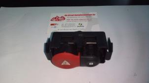 Used Panic lighting switch Renault Clio III (BR/CR) 1.2 16V 75 Price on request offered by de Graaf autodemontage B.V.