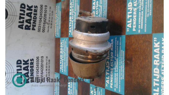 Used Engine mount Volkswagen Touareg (7PA/PH) 3.0 TDI V6 24V BlueMotion Technology DPF Price on request offered by "Altijd Raak" Penders