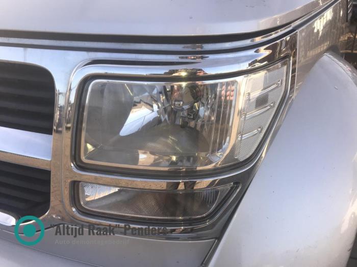 Używane Reflektor lewy Dodge Nitro 2.8 CRD 16V 4x4 Cena na żądanie oferowane przez "Altijd Raak" Penders