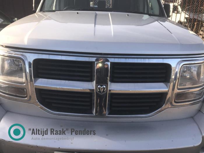 Używane Grill Dodge Nitro 2.8 CRD 16V 4x4 Cena na żądanie oferowane przez "Altijd Raak" Penders