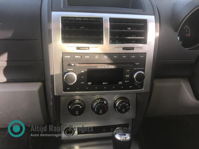 Usagé Commande chauffage Dodge Nitro 2.8 CRD 16V 4x4 Prix sur demande proposé par "Altijd Raak" Penders