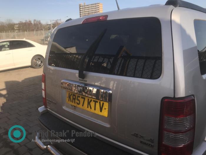 Używane Tylna klapa Dodge Nitro 2.8 CRD 16V 4x4 Cena na żądanie oferowane przez "Altijd Raak" Penders