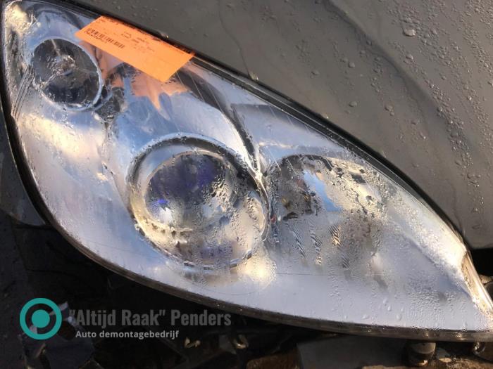 Używane Reflektor prawy Opel GT 2.0 16V Turbo Cena na żądanie oferowane przez "Altijd Raak" Penders
