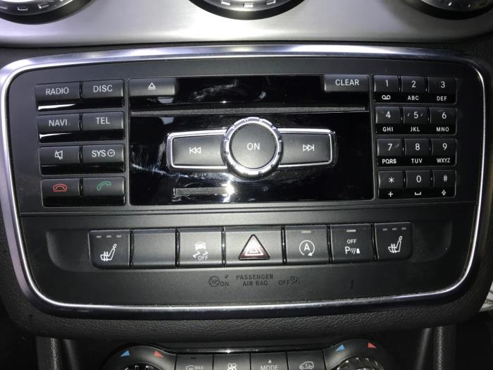 Cambiador de CD de un Mercedes-Benz GLA (156.9) 2.0 45 AMG Turbo 16V 2015