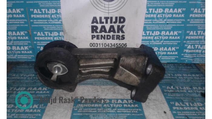 Used Engine mount Renault Master Price on request offered by "Altijd Raak" Penders