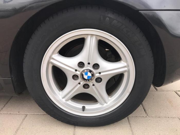 Set of wheels from a BMW Z3 Roadster (E36/7) 1.9 16V 1996