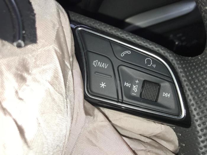 Radiobedienung Lenkrad van een Audi S3 Sportback (8VA/8VF) 2.0 T FSI 16V 2018