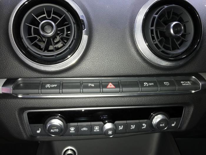 Radio/Lecteur CD d'un Audi S3 Sportback (8VA/8VF) 2.0 T FSI 16V 2018