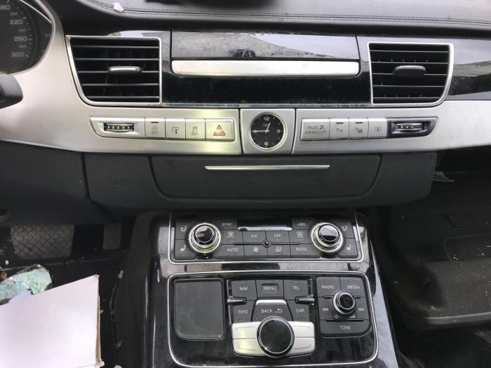 Sistema de navegación de un Audi A8 (D4) 4.2 TDI V8 32V Quattro 2015