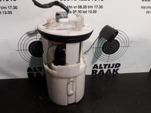 Used Electric fuel pump Hyundai Santa Fe II (CM) 2.2 CRDi 16V 4x4 Price on request offered by "Altijd Raak" Penders
