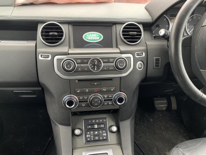 Heater control panel from a Land Rover Discovery IV (LAS) 3.0 TD V6 24V 2015
