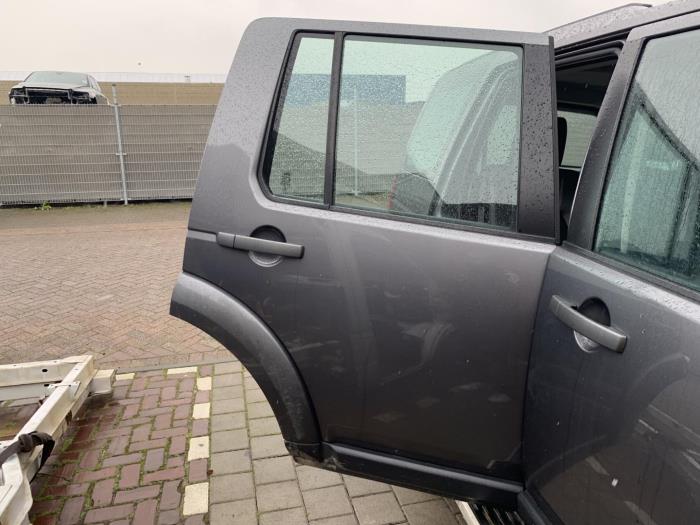 Rear door 4-door, right from a Land Rover Discovery IV (LAS) 3.0 TD V6 24V 2015