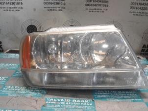 Used Headlight, right Jeep Pioneer Price on request offered by "Altijd Raak" Penders