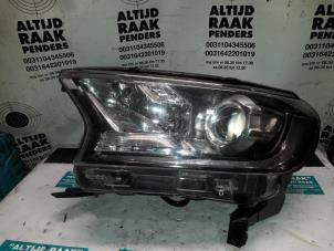 Used Headlight, right Ford Ranger 3.2 TDCI 20V 200 4x2 Price on request offered by "Altijd Raak" Penders