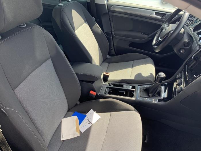 Seat, left from a Volkswagen Golf VII (AUA) 1.2 TSI BlueMotion 16V 2015