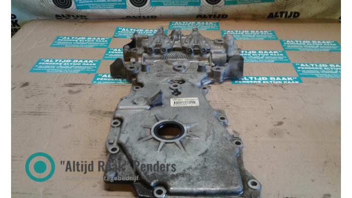Usagé Couvercle de distribution Renault Megane Prix sur demande proposé par "Altijd Raak" Penders