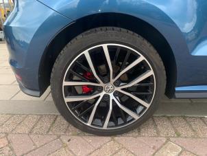 Usados Pinza de freno derecha detrás Volkswagen Polo V (6R) 1.8 GTI 16V Precio de solicitud ofrecido por "Altijd Raak" Penders