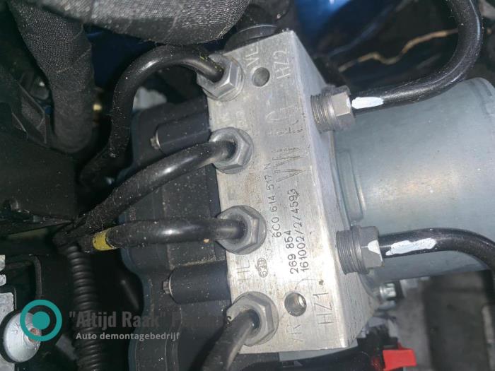 Usagé Bloc ABS Volkswagen Polo V (6R) 1.8 GTI 16V Prix sur demande proposé par "Altijd Raak" Penders