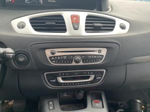 Used CD changer Renault Grand Scénic III (JZ) 1.4 16V TCe 130 Price on request offered by "Altijd Raak" Penders