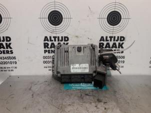 Used Ignition lock + computer Opel Vivaro Price on request offered by "Altijd Raak" Penders