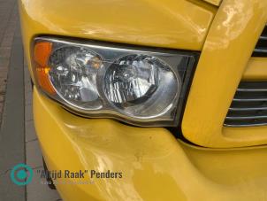 Gebrauchte Scheinwerfer rechts Dodge Ram 3500 Standard Cab (DR/DH/D1/DC/DM) 8.3 1500 SRT-10 Crew Cab Preis auf Anfrage angeboten von "Altijd Raak" Penders
