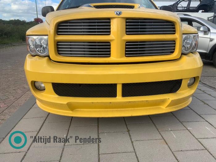 Używane Grill Dodge Ram 3500 Standard Cab (DR/DH/D1/DC/DM) 8.3 1500 SRT-10 Crew Cab Cena na żądanie oferowane przez "Altijd Raak" Penders