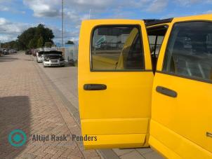 Usagé Porte arrière droite Dodge Ram 3500 Standard Cab (DR/DH/D1/DC/DM) 8.3 1500 SRT-10 Crew Cab Prix sur demande proposé par "Altijd Raak" Penders
