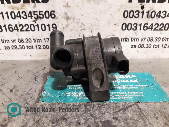 Begagnade Extra vattenpump Audi S8 Pris på förfrågan erbjuds av "Altijd Raak" Penders