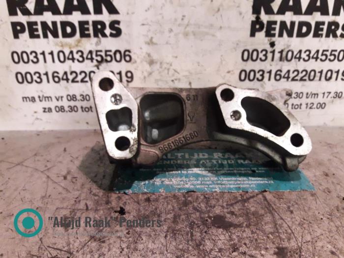 Used Engine mount Peugeot Partner Price on request offered by "Altijd Raak" Penders