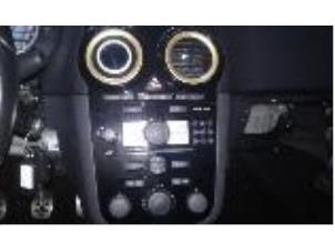 Używane Radioodtwarzacz CD Opel Corsa III 1.6 16V VXR Turbo Cena na żądanie oferowane przez "Altijd Raak" Penders
