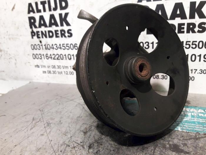 Power steering pump from a Opel Frontera 1996
