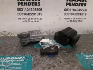 Usados Cerradura de contacto y llave Mercedes C (W203) 2.2 C-200 CDI 16V Precio de solicitud ofrecido por "Altijd Raak" Penders